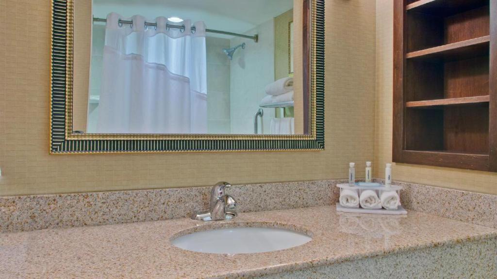 Holiday Inn Express & Suites Huntsville By Ihg Εξωτερικό φωτογραφία